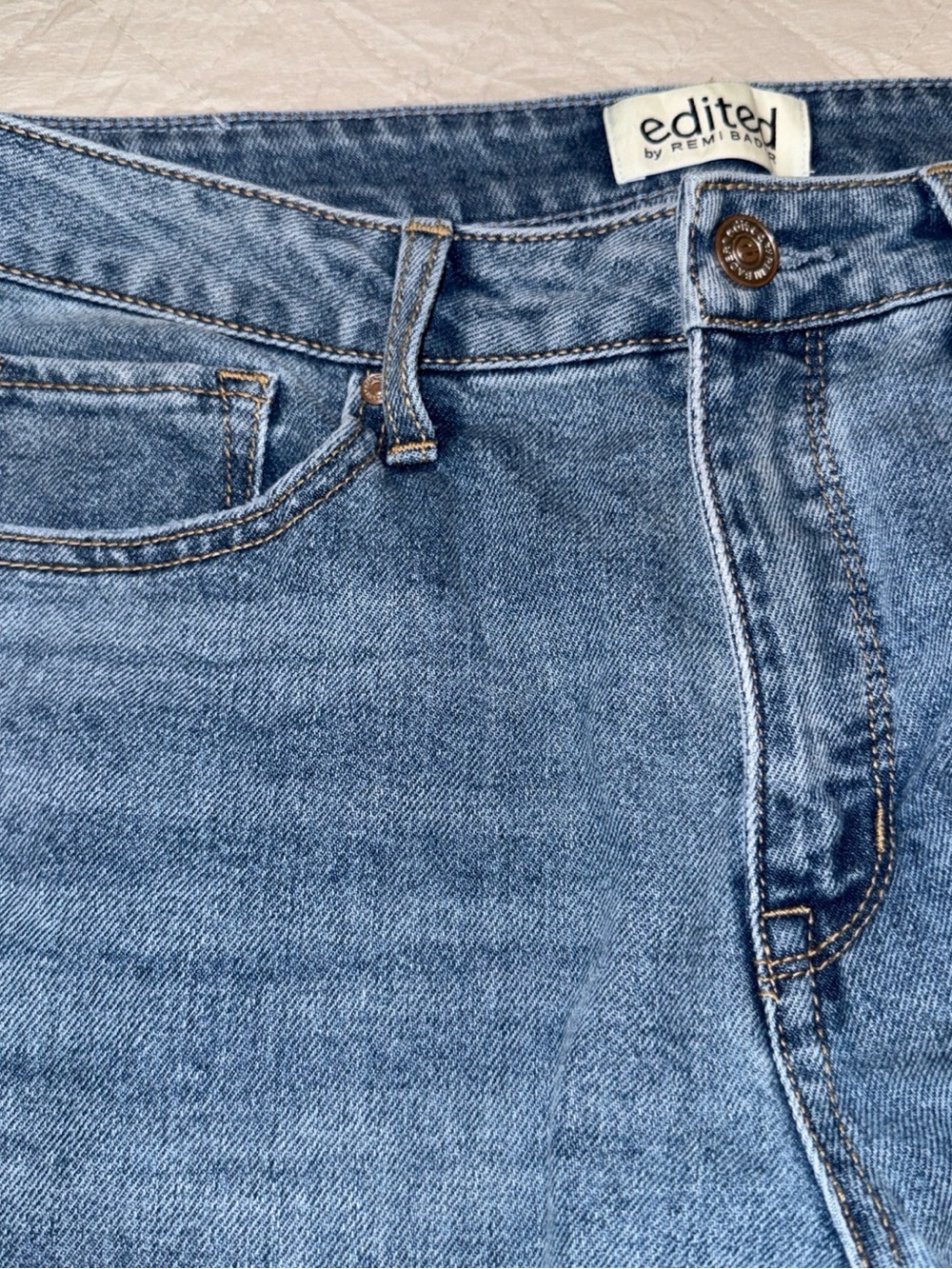 Edited High-Rise Loose Straight Leg Women's Jeans - Light Blue - Picture 4 of 6